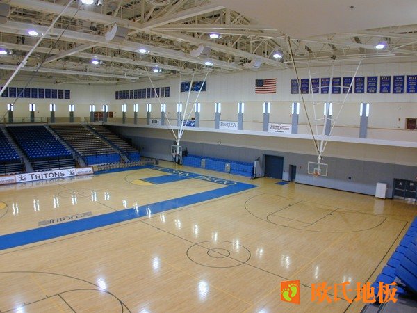 篮球场木地板如何清洁和防潮